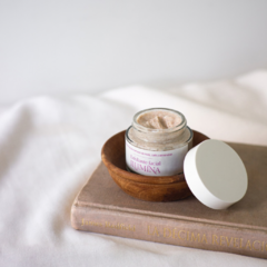 Crema facial exfoliante (nuez, café y almendras)