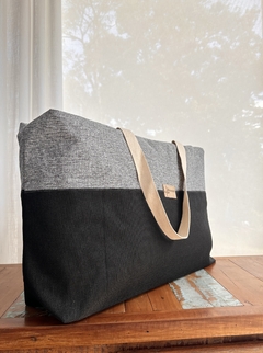 Imagem do Bolsa Grande de Viagem para Enxoval Roupas de Cama e Banho Preta