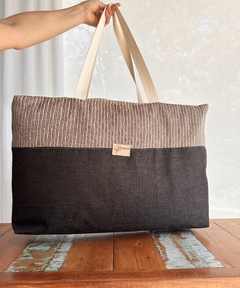 Imagem do Bolsa Grande de Viagem para Enxoval Roupas de Cama e Banho Marrom