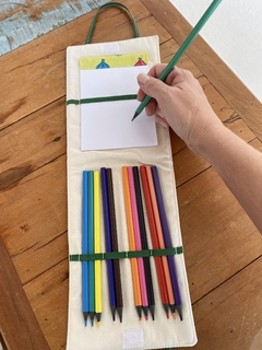 Estojo de Lápis de Cor com Bloco (10 unidades) - Retecer - Artesanal e Sustentável, Cestos para organizar a casa toda, brinquedos lúdicos e presentes