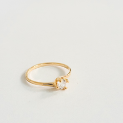 Anel solitário em prata 925 com banho de ouro 18k e zircônia transparente - loja online