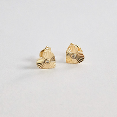 Brinco coração em prata 925 com banho de ouro 18k e zircônia transparente - Joalheria Exata