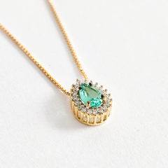 Colar gota em prata 925 com banho de ouro 18k e zircônias transparentes e verde na internet