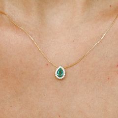 Colar gota em prata 925 com banho de ouro 18k e zircônias transparentes e verde - Joalheria Exata