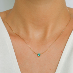 Colar coração em prata 925 com banho de ouro 18k e zircônia verde - comprar online