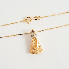 Colar Nossa Sra. Aparecida em prata 925 com banho de ouro 18k e zircônias transparentes - loja online