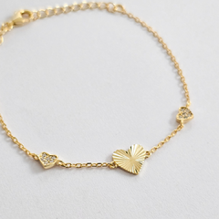 Pulseira coração em prata 925 com banho de ouro 18k e zircônias transparentes na internet
