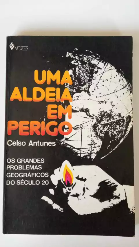 Uma Aldeia Em Perigo - Os Grandes Problemas Geográficos Do Seculo 20 - Celso Antunes