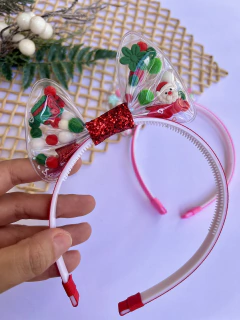 Tiara em pé na internet