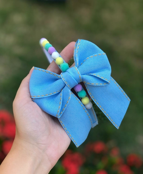 Tiara Marina jeans com pompons