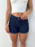 Shorts curto feminino com barra desfiada