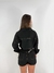 Shorts curto pespontado com barra arredondada - loja online
