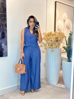 943 - Conjunto Jeans | Calça com colete na internet