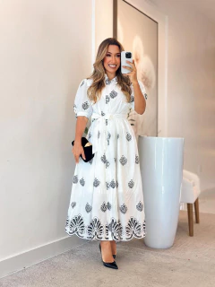 493 - Vestido linho leve | bordado detalhes em botões - loja online