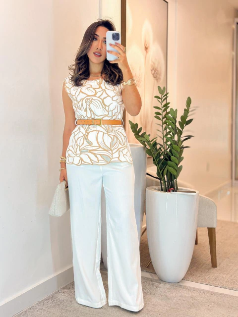 263 - Macacão Alfaiataria | Detalhe em bordado - comprar online