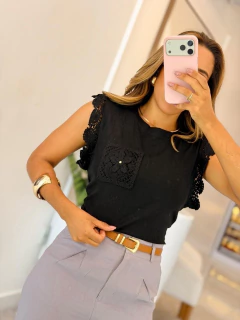 275 - Blusa moletinho | detalhe em crochê na internet