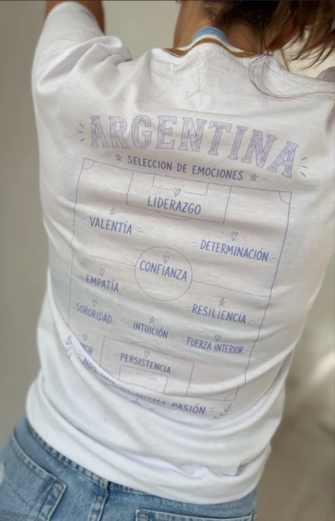 Remera con cuello tejido premium argentina