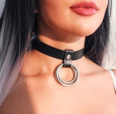 CHOCKER LADY