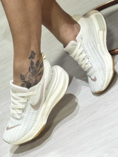 Tênis Nike Invincible Run 3 –off white