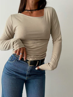 Remera ASIMÉTRICA - comprar online