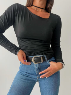 Remera ASIMÉTRICA - Maria Antonia Shoes & Clothes