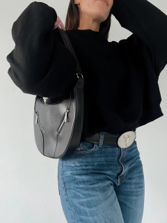 Buzo AKITA frisado en internet