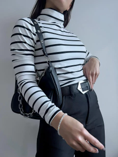 Polera AMIRA en internet