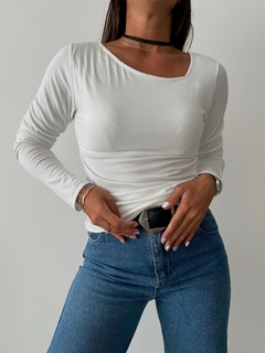Remera ASIMÉTRICA - tienda online