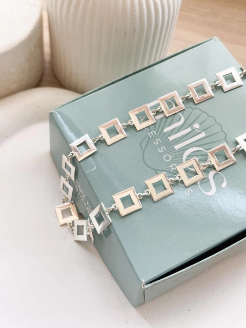 Choker Quadradinhos Vazados - comprar online