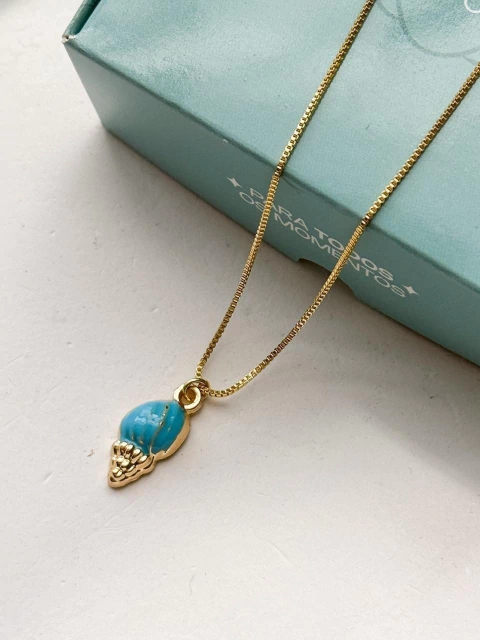 Colar Resinado Concha no Banho de Ouro - comprar online