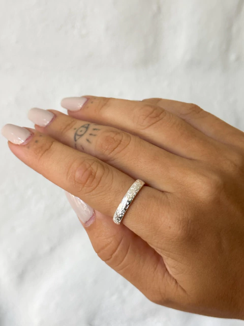 Anel Indiano desenhado flores - comprar online