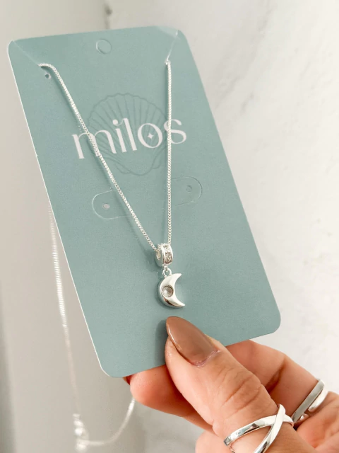 Colar Lua com Pontinho de Luz Cravejado - comprar online