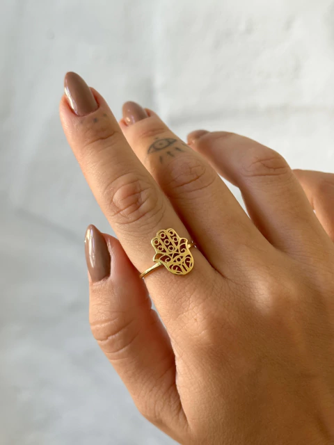 Anel Regulável Hamsá Vazado no Banho de Ouro - comprar online