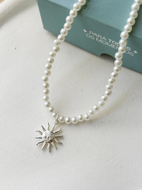 Choker Pérolas com Sol Místico