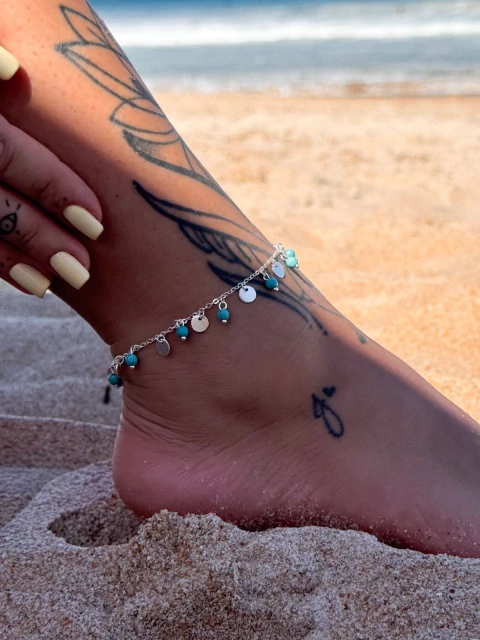 Tornozeleira Pedrinhas Verdes e Medalhinhas - comprar online