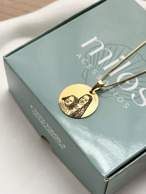 Colar Personalizado à Laser Medalha Redonda Banho de Ouro (LEIA A DESCRIÇÃO) - comprar online