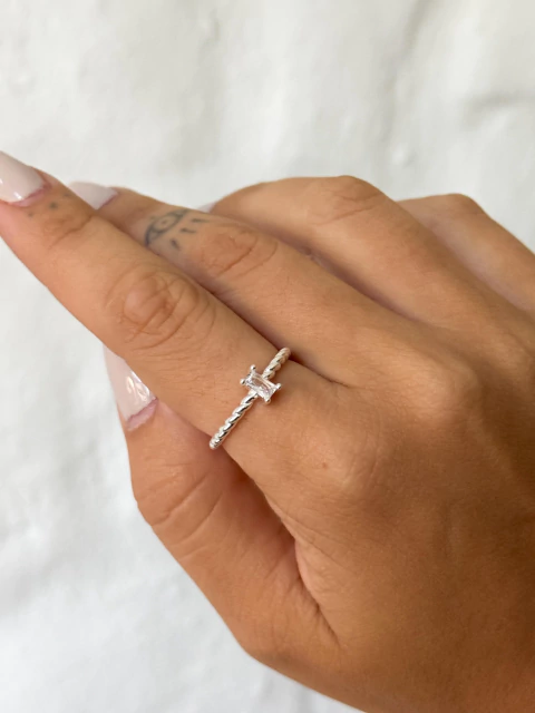 Anel Solitário torcido - comprar online