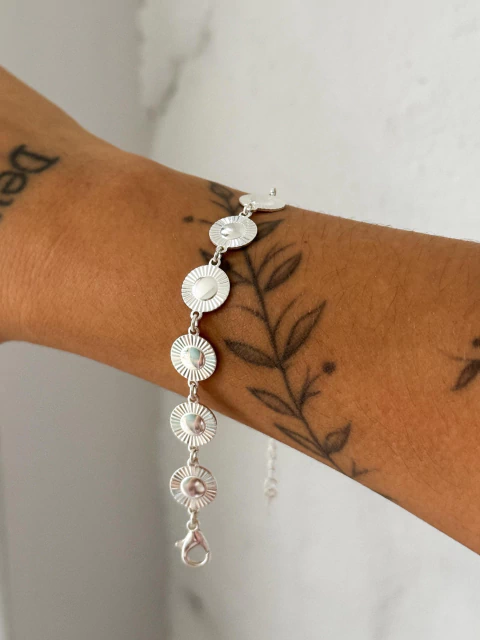 Pulseira Medalhinhas Frisadas - comprar online