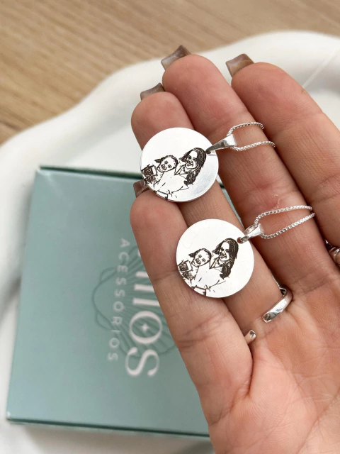 Combo 2 Colares Personalizados à Laser Medalha Redonda Banho de Prata (LEIA A DESCRIÇÃO) - comprar online