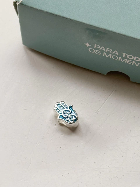 Berloque Passador Hamsá resinado - comprar online