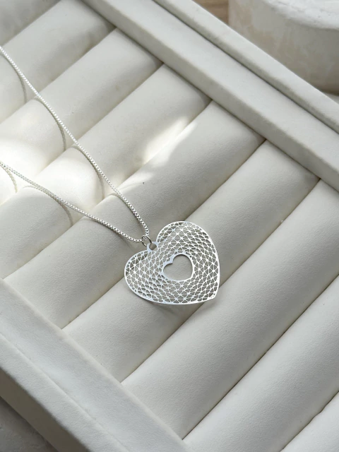 Colar Coração Vazado - comprar online