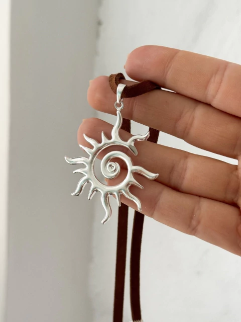 Choker Cordinha Sol Desenhado - comprar online