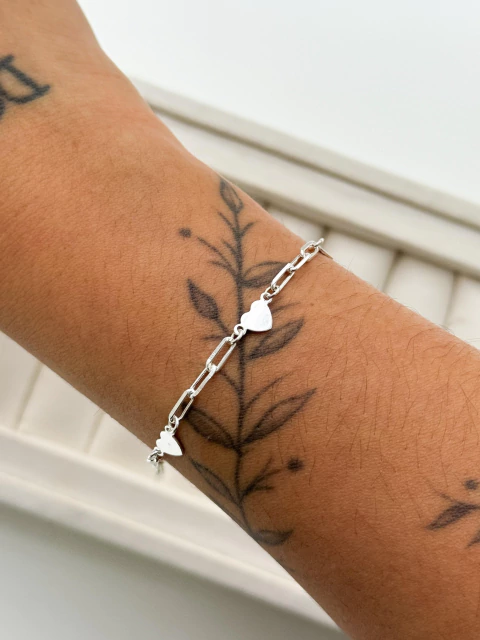Pulseira Corações na Corrente Cartier - comprar online
