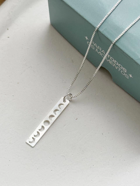 Colar Plaquinha Fases da Lua - comprar online