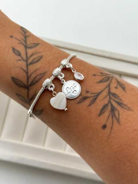Pulseira Estilo Pandora Coração Madrepérola, Ponto de Luz e Medalha “Luz” - comprar online