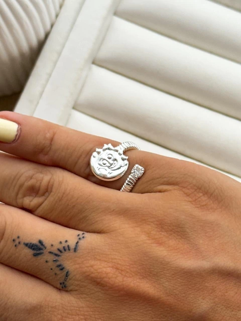 Anel Regulável Medalha Mistica e Ponto de Luz - comprar online