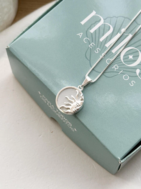 Colar Cápsula Sol Místico - comprar online