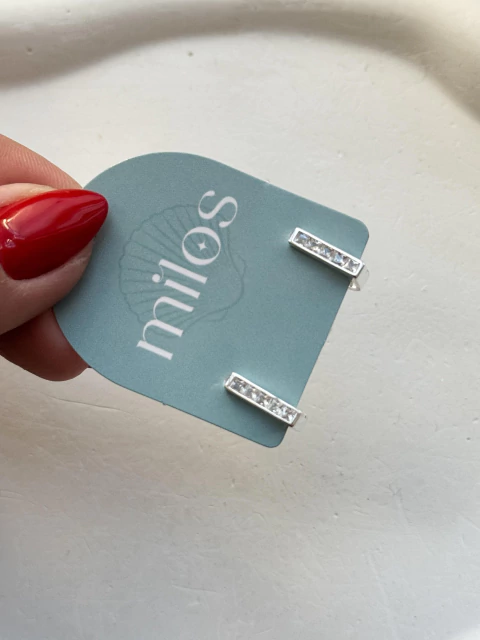 Argolinha curvada cravejada - comprar online