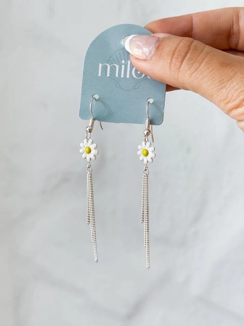 Brinco Gancho Margarida com Correntinhas - comprar online