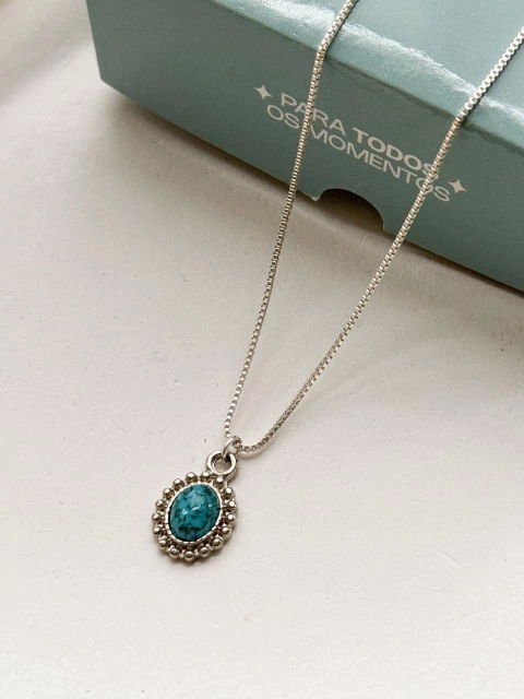 Colar Boho Indiano com Pedra Turquesa e Borda Pontilhada - comprar online